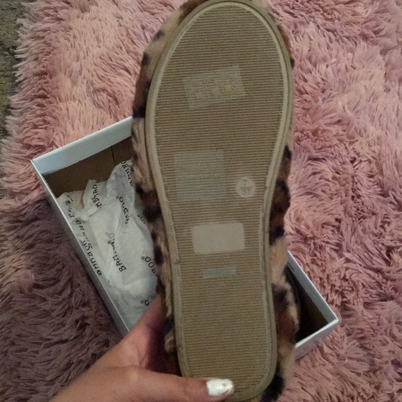 Sold Fashion Nova Warmness Flip Flops - Picture 5 of 5